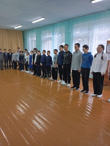 Вынос флага. Торжественная линейка. Разговор о важном. 07.04.2025.