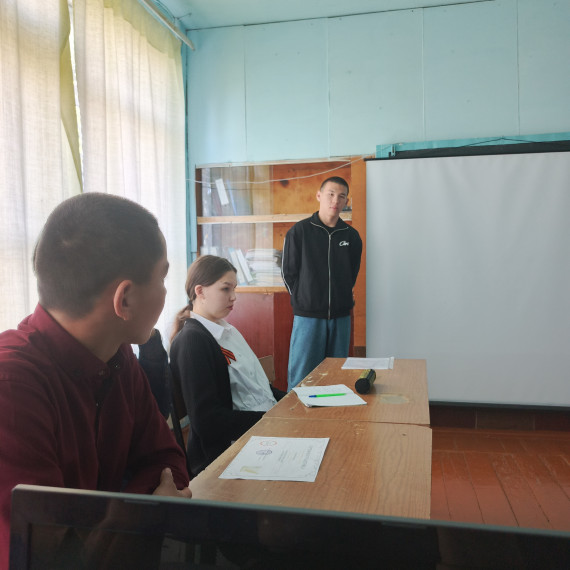 Встреча выпускника с учениками школы.