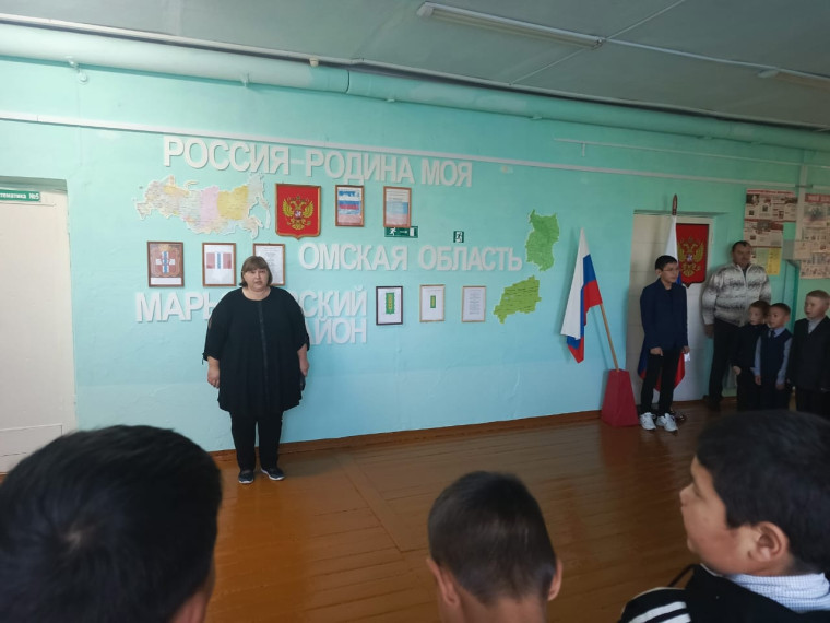 Вынос флага. Торжественная линейка. Разговор о важном. 16.06.2024.