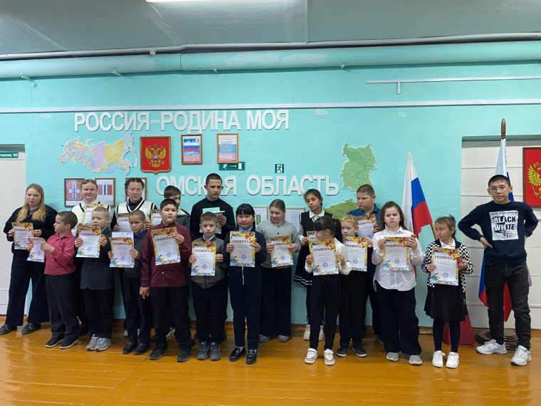 Вынос флага. Торжественная линейка. Разговор о важном. 11.11..2024.