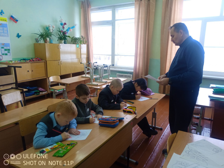 Вынос флага. Торжественная линейка. Разговор о важном. 02.12.2024.